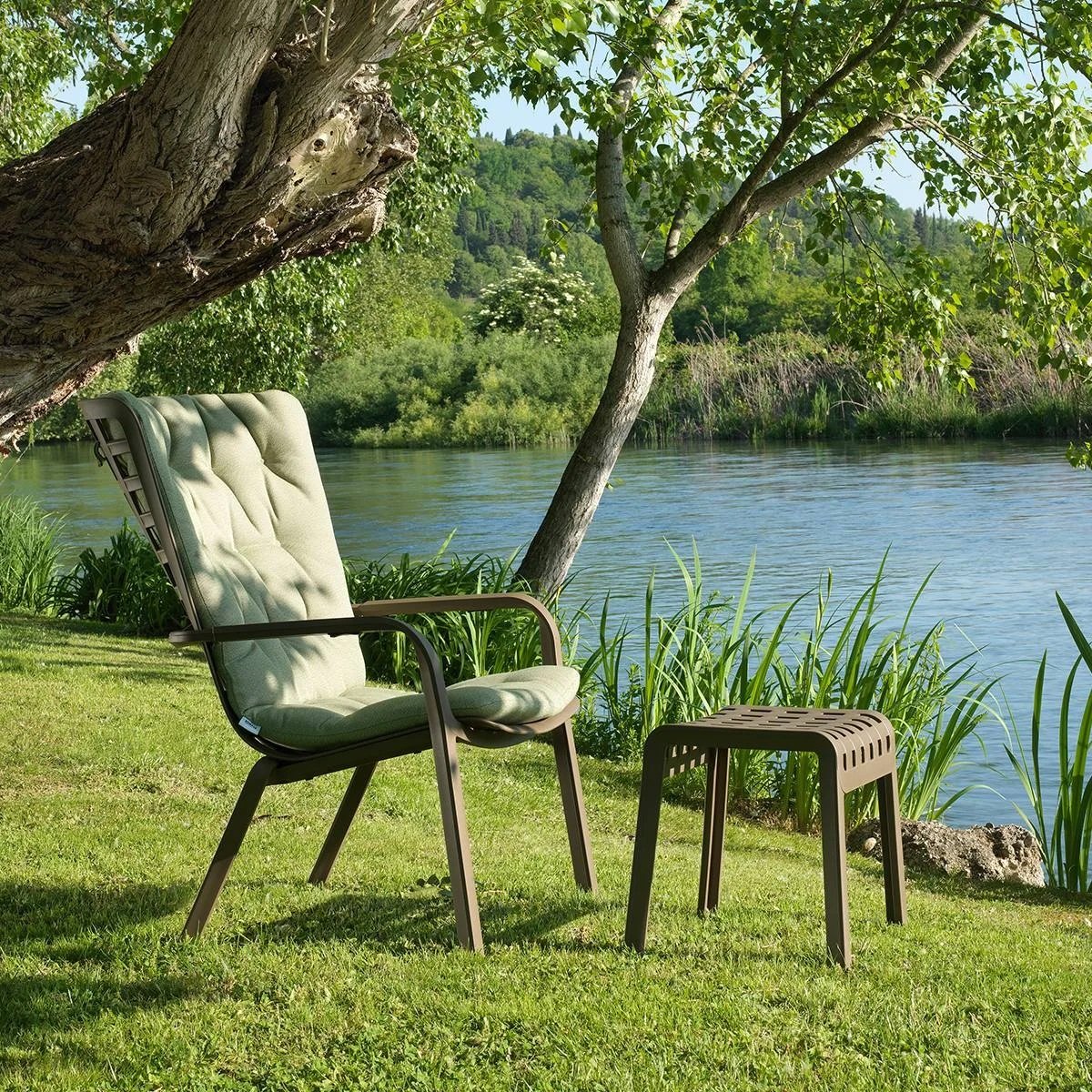 Ghế đẩu nhựa cao cấp ngoài trời